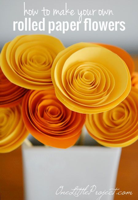 How to make paper flowers - These rolled paper flowers are super easy and surprisingly fun to make! Rolled Paper Flowers, Diy Flores, Fleurs Diy, Folding Origami, Paper Flower Crafts, How To Make Paper Flowers, Paper Flowers Craft, Paper Flowers Diy, Spring Crafts