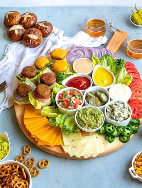 Burger Bar Toppings, Build Your Own Burger, Avocado Mac And Cheese, Burger Board, Hamburger Toppings, Make Your Own Burger, Hamburger Sliders, Toppings Bar, Easy Burgers