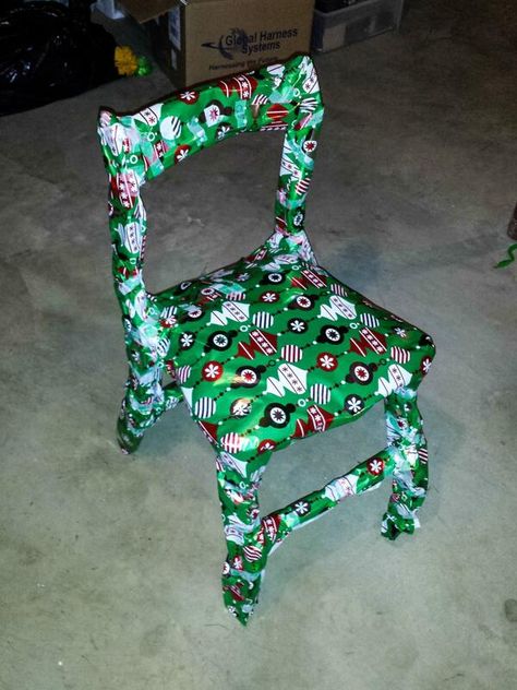 21 People Who Got Creative With Their Gift Wrapping- I hope it's an iPhone How To Wrap Iphone As A Gift, Creative Gift Card Wrapping Ideas, Funny Gift Card Wrapping Ideas, Wrapping Gifts As Something Else, Iphone Box, Best Christmas Gift Baskets, Funny Christmas Presents, Christmas Gift Baskets Diy, Iphone Gifts