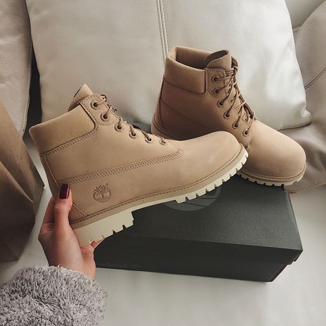 Beige Timberland Boots Outfit, Women’s Timberland Boots, Tan Timberland Boots Outfit, Botas Timberland Mujer Outfit, Outfit Botas Timberland Mujer, Womens Timberland Hiking Boots, Timberland Boots Aesthetic, Boots Timberland Women, Timberland Boots Outfit Women