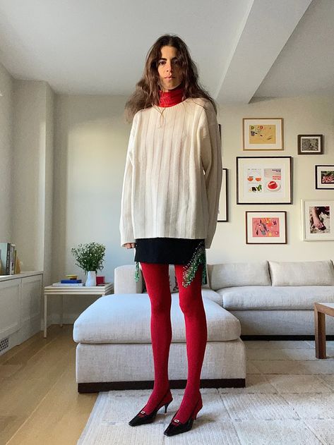 Red Tights Outfit, Casual Dresses For Summer, Turtleneck Under, Look Grunge, Mode Grunge, Red Tights, Red Stockings, Red Turtleneck, Stil Inspiration