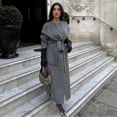 Minimalist Wardrobe Essentials, Gray Wool Coat, Textured Coat, Trench Coat Outfit, Overcoat Jacket, Winter Trench Coat, Gray Winter, Long Coats, Grey Coat