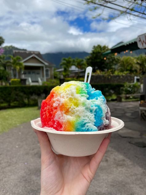 rainbow snow cone Hawaiian Snow Cones, Hawaiian Ice Shave, Hawaii Shaved Ice, Shaved Ice Aesthetic, Shaved Ice Ideas, Rainbow Snowcone, Shaved Ice Business, Shave Ice Hawaii, Shaved Ice Recipe