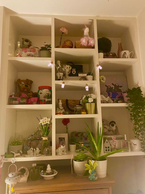 Plants / ikea / cute / aesthetic / bedroom / fun / green #bedroom #coolroom #ikea #cubes #teenbedroomideas #teenroom #cute #plants #decor #roomdecoration Ikea Square Shelves Cubbies, Cute Aesthetic Bedroom, Indie Room Inspo, Ikea Cubes, Future Mansion, Bedroom Fun, Cute Plants, Square Shelf, Ikea Finds