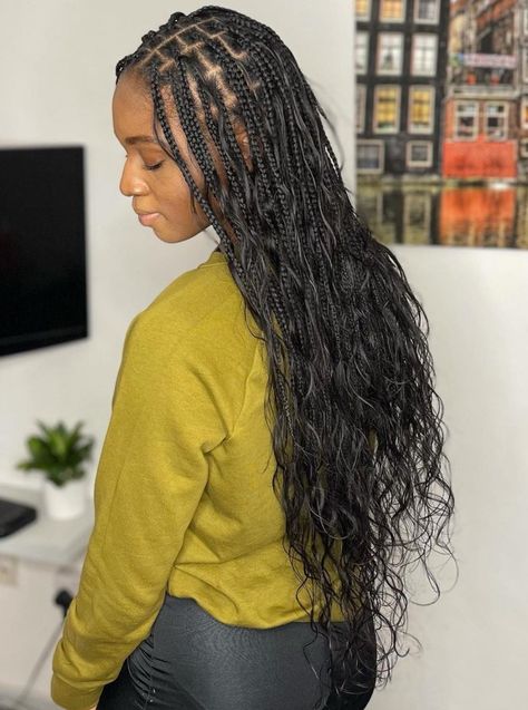 Black Box Braids and Wavy Curls Braids Hairstyles Ideas, Twist Braids Hairstyles, Curled Hair With Braid, Half Cornrows, Micro Braids Hairstyles, Medium Box Braids, Curly Hair Braids, Blonde Box Braids, Short Box Braids