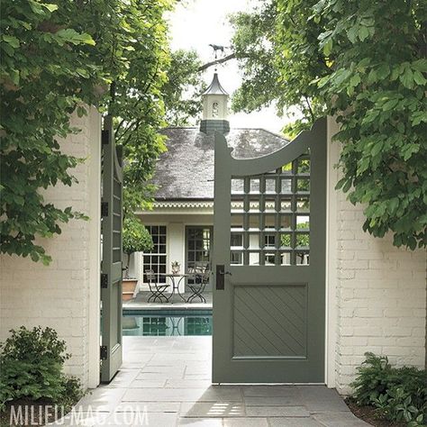 Green Street: Hello August!! White Brick House, Tor Design, Backyard Gates, Garden Gates And Fencing, Moderne Pools, Garden Gate Design, Privacy Landscaping, Desain Furnitur Modern, Casa Vintage