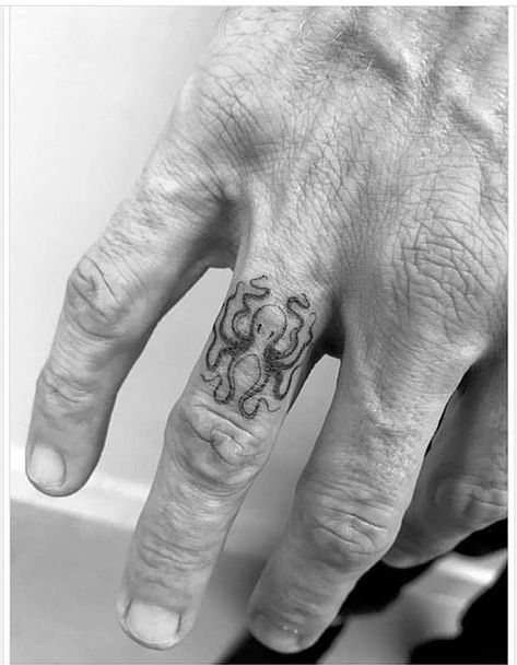 Small Octopus Tattoo, Single Tattoo, Octopus Tattoo Designs, Title Designs, Kraken Tattoo, Squid Tattoo, Catrina Tattoo, Tatuagem Masculina Pequena, Octopus Tattoo Design