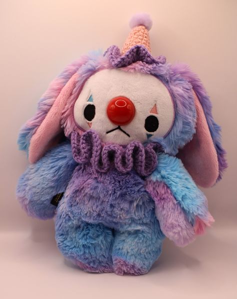 🐰KOFI DROP🐰 a little late for Easter but finally wrapped up these 6 bunny cuties that are live and in the Ko-Fi shop now ❤️ #plushiecommunity #plushies #plushiecommunity #stuffedserotonin #clowncore #clownplush #clownplushies Patchwork Stuffed Animals, Cutecore Plushies, Clown Plushies, Sewn Plushies, Knitted Plushies, White Beach Dresses, Plush Doll Pattern, Sewing Plushies, Clown Plush