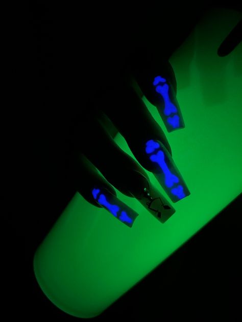 Spooky season. Nails. Nail art. Glow. Halloween 2023 . Mummy Glow In The Dark Halloween Nails, Glow In Dark Nails, Dark Halloween Nails, Spooky Season Nails, Art Glow, Glow Halloween, Glow In The Dark Halloween, Season Nails, Dark Halloween