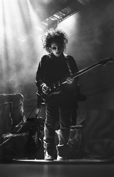 Robert Smith — Photo by Jason Scott Tilley Robert Smith Playing Guitar, Darkwave Wallpaper, Robert Smith Wallpaper, Cuarto Dark, The Cure Wallpaper, The Cure Poster, Robert Smith The Cure, Goth Music, Lost World