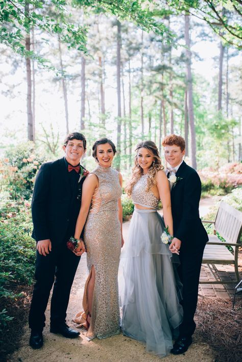 Sibling Prom Pictures, Spring Mini Photoshoot, Outdoor Prom Pictures Group, Formal Pictures With Friends Photo Ideas Group Poses, Prom Picture Ideas For Friends Group Poses Couple, Prom Poses Group Of 4, Group Prom Photo Ideas, Prom Family Pictures, Homecoming Photography Poses