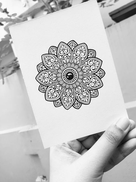 Black Pen Mandala Art Easy, A6 Drawing Ideas, A6 Size Painting, Mini Mandala Art Designs, Mandala Sketch Simple Easy, White Pen Art On Black Paper Mandala, White Mandala On Black Paper, Small Mandala Drawing Easy, Mandala Sketch Simple