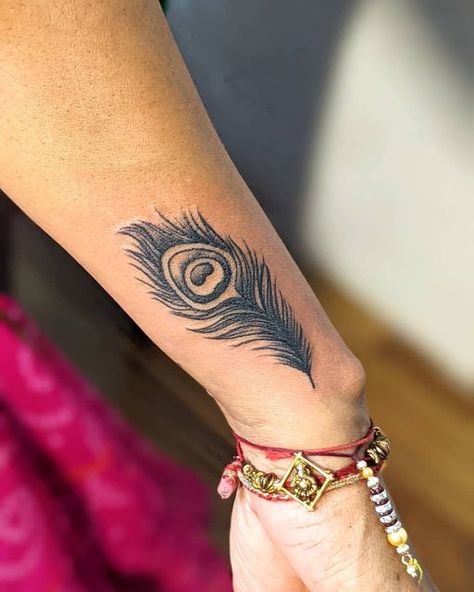 More Pankh Tattoo, Mor Tattoo, Mor Pankh Tattoo, Peacock Tattoos, Feather Tattoo Black, Small Feather Tattoo, Mor Pankh, Mom Dad Tattoo Designs, Krishna Tattoo