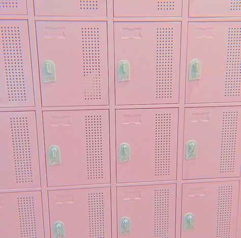 Cute Lockers, Locker Aesthetic, Pink Locker, Cheer Captain, Elle Woods, Cute Notes, Glitter Pens, High School Sweethearts, Studying Inspo