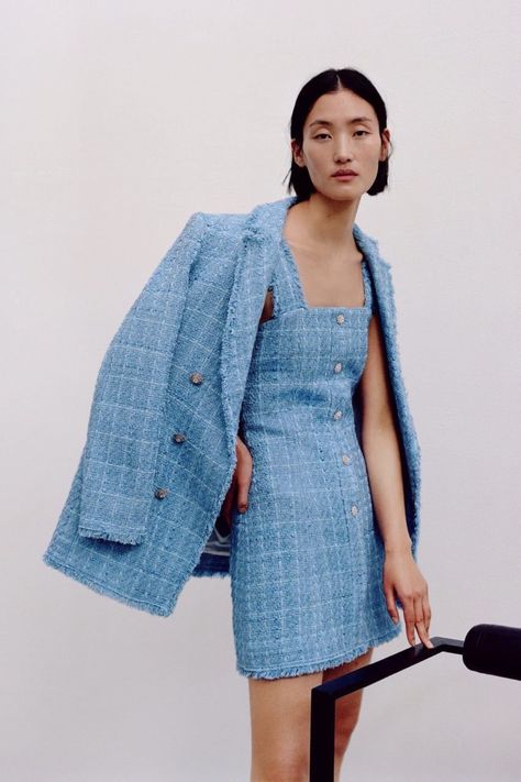 Pantone Niagara 2017 Tweed Outfit Women, Mode Old School, Tweed Outfit, Zara Tweed, Tweed Dress, Tweed Blazer, Mode Inspiration, Mode Style, Zara Dresses