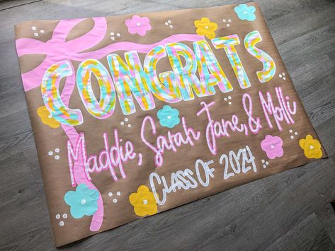 The color combo and style is everything 🤩💐💕 Kraft Paper Banner, Grad Party Banner, House Manager, Painted Banners, Painted Banner, Sorority Banner, Graduation Party Banners, Birthday Signs, Senior Stuff