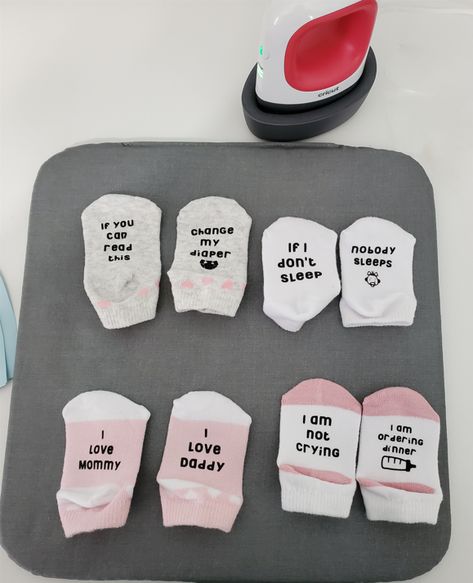 Easy Press Mini, Crafts For Babies, Cricut Baby Shower, New Grandchild, Cricut Projects Easy, Idee Cricut, Cricut Baby, Projets Cricut, Diy Baby Gifts