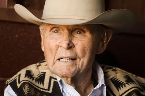 Western Horseman, Jefferson White, Yellowstone Series, Texas Cowboy, Texas Cowboys, Real Cowboys, Horse Trainer, Western Lifestyle, American Quarter Horse