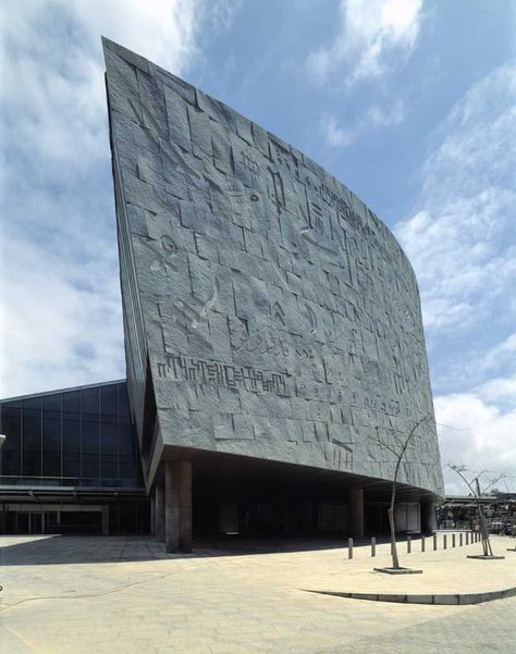 Bibliotheca Alexandrina / Alexandria / Egypt Architects: Snøhetta Architects + Hamza Associates http://www.architravel.com/architravel/building/bibliotheca-alexandrina/ Snohetta Architecture, Bibliotheca Alexandrina, The Library Of Alexandria, Alexandria Library, Reading Room Design, Nyc Projects, Oslo Opera House, Ancient Library, Underwater Restaurant