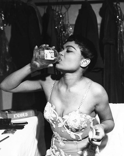 Eartha Kitt drinking honey for her voice, 1959. Eartha Kitt Aesthetic, Christmas In New York City Aesthetic, Music Poster Room, Black And White Vintage Photography, Retro Music Poster, Christmas In New York City, Feminist Poster, Poster Room Decor, Christmas In New York