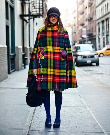 Cape Outfit, Tartan Fashion, Plaid Capes, Tartan Fabric, Cape Coat, 1960s Fashion, Hijab Style, Outfit Style, Style Blog