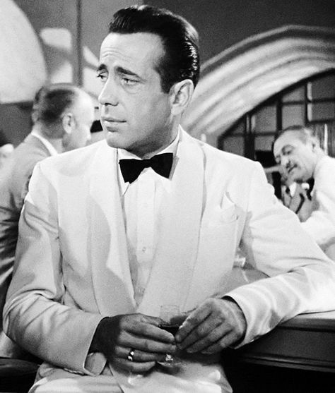 Humphrey Bogart Casablanca, Leisure Clothes, Movie Celebrities, Casablanca Movie, Casablanca 1942, Bogie And Bacall, Bogart And Bacall, Black And White Movie, Carole Lombard