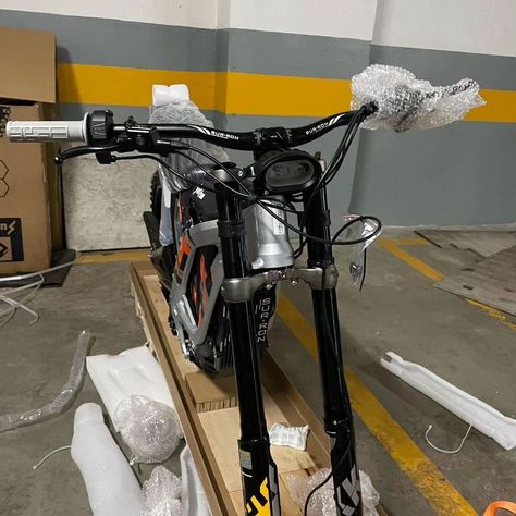 All bikes are brand new still sealed with all accessories 2keys charger 2 helmets with all paperwork and 2years guarantee Contact for you order Peg Hanger, Number Board, Electric Dirt Bike, Electric Bikes, E Scooter, Puff And Pass, Plate Holder, Electric Motorcycle, Color Display