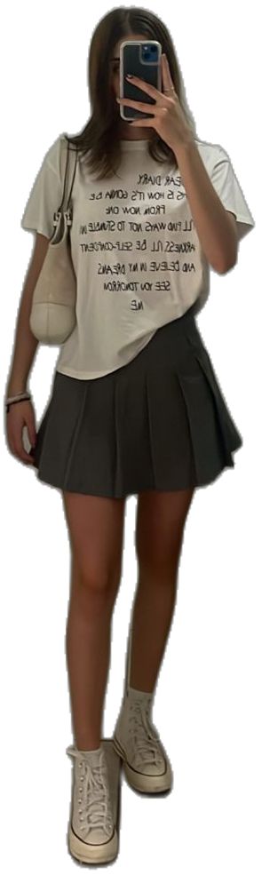 pleaded gray mini skirt with oversized white t-shirt, white high converse and a coach shoulder bag. casual day-to-day outfit. T Shirt And Pleated Skirt Outfit, Oversized Tshirt With Skirt, 2000s Skirt Outfit, Tshirt And Skirt Outfit Casual, Tshirt Casual Outfit, Pleaded Skirt Outfits, Gray Skirt Outfit, 2000s Skirt, Skirt Outfit Casual