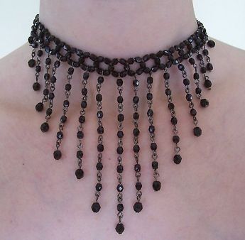 Cute Choker Necklaces, Gothic Jewelry Diy, Diy Necklace Patterns, Vintage Jewelry Ideas, Neck Pieces Jewelry, Diy Bracelet Designs, Goth Jewelry, Necklace Patterns, Handmade Jewelry Tutorials