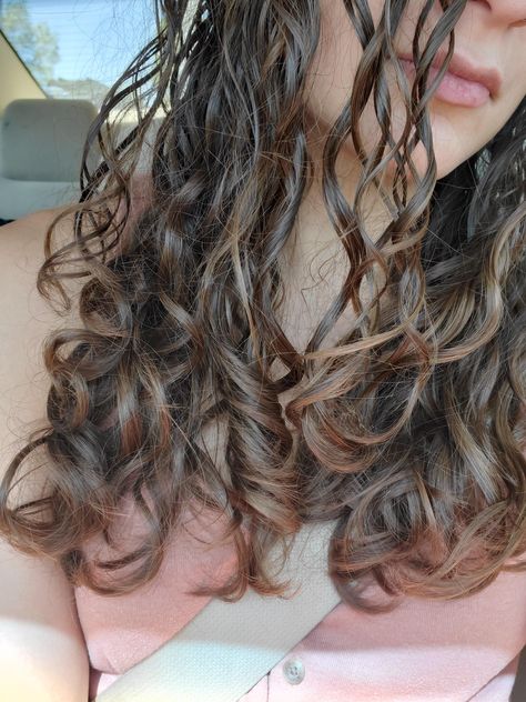 Ondulado 2c, Ringlets Hair, Noodle Hair, Perfect Wavy Hair, Wavy Hair Care, Curly Hair Care Routine, Frizzy Curly Hair, Wavy Curly Hair, Curly Hair Routine