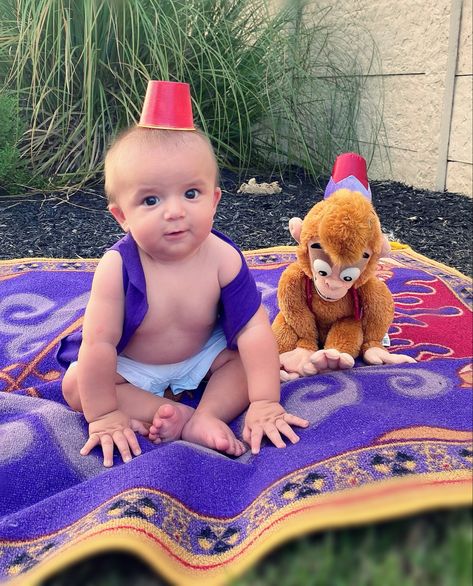 Disney Baby Costumes Boy, Disney Milestone Pictures, Disney Monthly Baby Pictures Boy, Disney Monthly Baby Pictures, Aladdin Photoshoot, Disney Newborn Pictures, Disney Baby Photoshoot, Infant Halloween Costumes For Boys, Baby Boy Disney