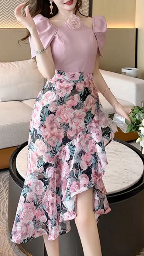 I saw this gorgeous two-piece outfit with elegant puff sleeves and a fitted midi skirt, and I couldn't help but fall in love! The cropped top adds the perfect touch of flirtiness, while the midi skirt keeps it classy.   If you’re looking for a versatile outfit for brunch or a date night, this is it!   What do you think about this style? Let me know in the comments!   #FashionInspo #OutfitOfTheDay #TwoPieceSet #PuffSleeve #MidiSkirt #ChicStyle 💖✨ Outfit For Brunch, Boutique Aesthetic, Puff Sleeves Top, Fitted Midi Skirt, Versatile Outfits, Sleeves Top, Fancy Outfits, Lovely Dresses, Two Piece Sets