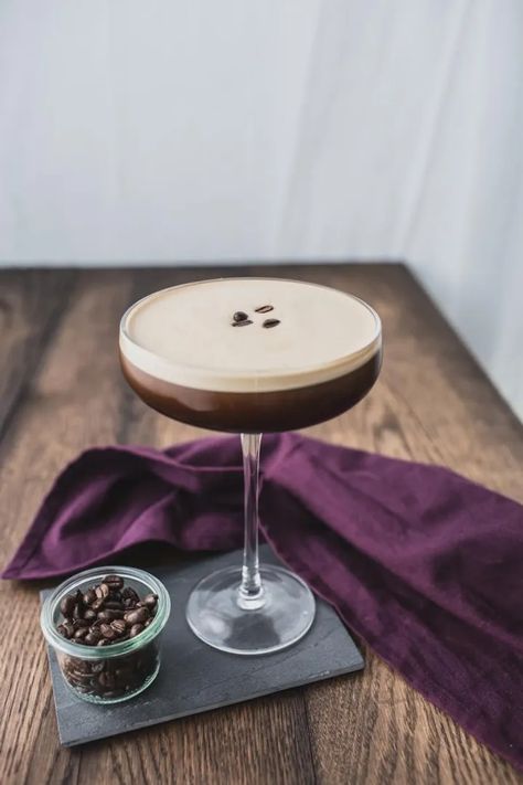 Martini Espresso, Expresso Martini, Espresso Martini Recipe, Chocolate Martini, Espresso Shot, Martini Recipes, Best Espresso, Coffee Cocktails, Espresso Martini