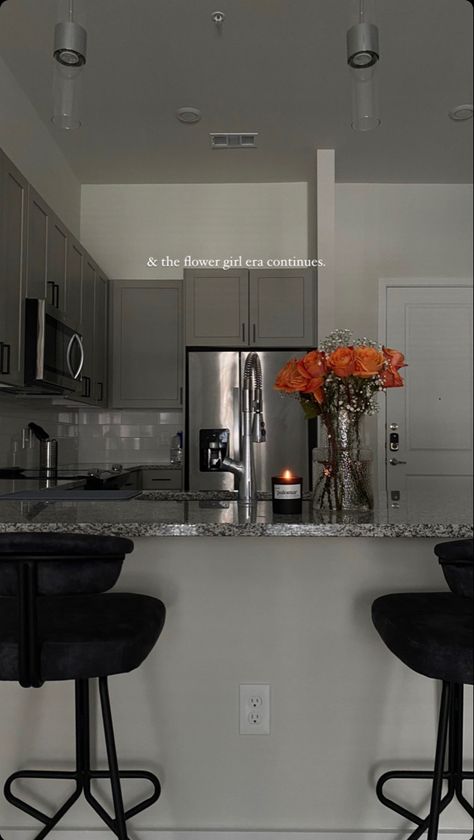 Apartment Decor Inspo Modern, Apartment Barstools Kitchen Bars, Kitchen Salon Ideas, Black And White Kitchen Ideas Apartment, Black Kitchen Aesthetic Apartment, Interior Decor Apartment, Getting An Apartment Aesthetic, Grey Themed Apartment, Black White And Gray Apartment Decor