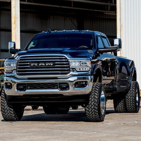 Ram Trucks Lifted, Trucks Lowered, Ford Jokes, Dodge Ram Diesel, Dodge Diesel Trucks, Ram Cars, Hilux Sw4, Country Trucks, Cummins Trucks