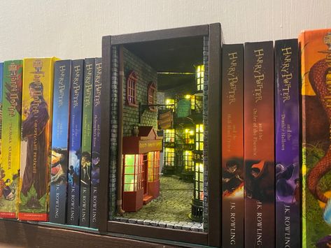 This is a magical miniature street (Diagon Alley) from the story we all know about the boy who survived. This is the version with lights in the windows. Bookshelf Diorama, Miniature Street, Nook Bookshelf, Bookshelf Insert, Bamboo Plywood, Books Bookshelf, Library Decor, Book Nook, Book Nooks