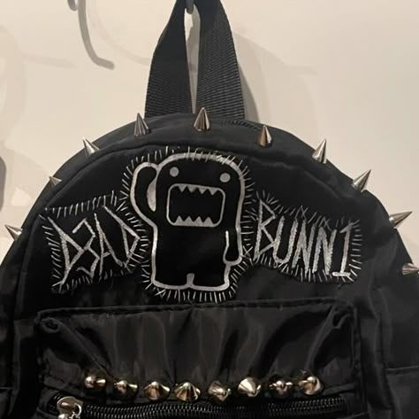 D3adbunni🧟‍♀️ on Instagram: "(Sold) D3ad bunn1 mini spiked backpack I made :3  Selling this @march_9_flea !! Only one!!  Domo patch from @kai.cloth.es 😘😘 Willing to take similar commissions <3" Spikes On Clothes, Domo Backpack, Spiked Backpack, Spike Backpack, Patches On Backpack, Grunge Patches, Diy Backpacks, Punk Backpack, Grunge Backpack