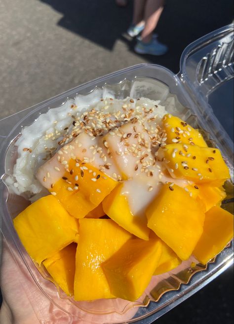 Mango Sticky Rice Aesthetic, Sticky Rice Thai, Phuket Food, Easy College Meals, Mango Sticky Rice, Makanan Diet, Wellness Recipes, Healthy Lifestyle Food, Healthy Food Motivation