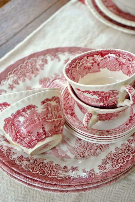 beautiful for the holiday season Red Transferware, Red Dishes, Red Toile, Pretty China, Antique Dishes, China Dishes, White Dishes, Red Kitchen, White China