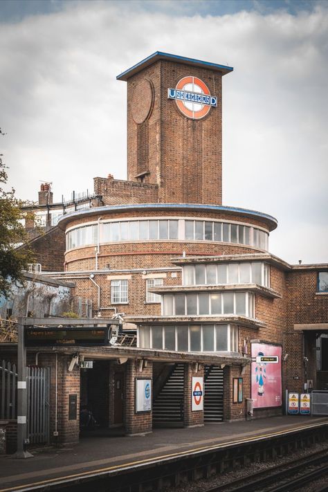 Lander and Welch were an architecture practice who designed Tube stations for the London Underground in 1936 Tube Stations London, Tech Architecture, Art Deco Drawing, Letchworth Garden City, Park Royal, London Wallpaper, London Underground Stations, Architecture Practice, Tower Block