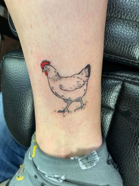 Hen Tattoo, Tattoo Perna, Chicken Tattoo, Bear Tattoo Designs, Funky Tattoos, Japan Tattoo Design, Scorpion Tattoo, Subtle Tattoos, Aesthetic Tattoo