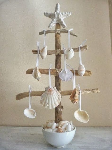 Coastal Christmas Crafts That Will Make Your Vacation Sparkle Beach Christmas Decorations, Driftwood Christmas Tree, Australian Christmas, Beachy Christmas, Kraf Diy, Beach Diy, Driftwood Crafts, Beach Christmas, Navidad Diy