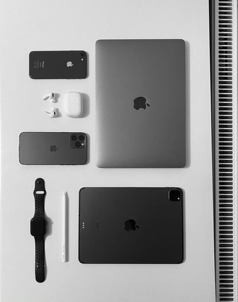 Apple Products Vision Board, Apple Set Up Aesthetic, Apple Accessories Aesthetic, Black Apple Products, Apple Products Aesthetic Black, Aesthetic Apple Products, Apple Asethic, Apple Devices Aesthetic, All Apple Products Aesthetic