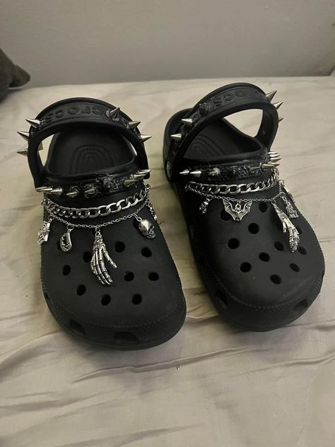 Goth Croc Charms, Black Crocs Jibbitz Ideas, Goth Crocs Outfit, Punk Crocs, Black Crocs With Charms, Emo Crocs, Black Crocs With Jibbitz, Fancy Crocs, Croc Aesthetic