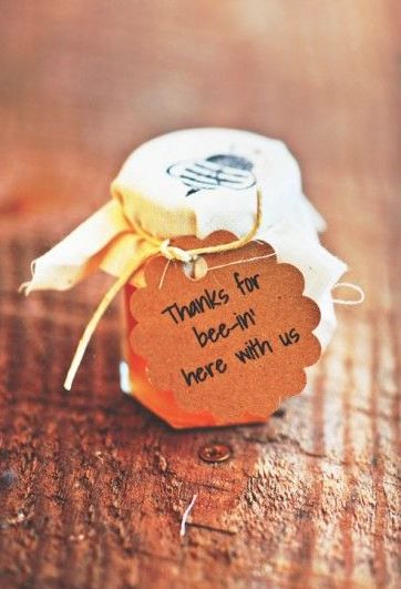 Wedding Presents For Guests, Wedding Reception Party Favors, Wedding Favour Jars, Honey Wedding Favors, Creative Wedding Favors, Inexpensive Wedding Favors, Honey Wedding, Cheap Favors, Fire And Blood