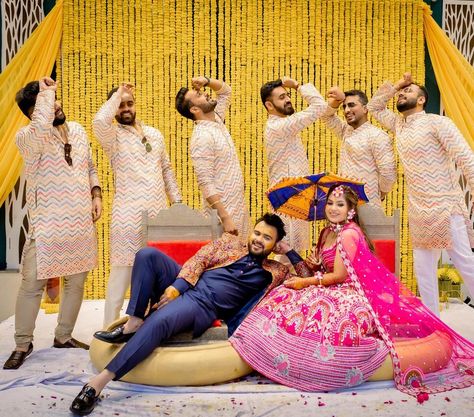 Funny Indian Wedding Pictures, Bride Brother Poses, Friends Wedding Photoshoot, Bride Poses With Brother, Funny Wedding Poses With Friends, Photo Ideas With Brother, Engagement Funny Photos, Wedding Friends Poses, Wedding Poses For Family