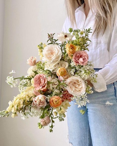 Canterbury Bells, Apple Flowers, Bridal Bouquet Flowers, August Wedding, Wedding Flower Inspiration, Peach Wedding, Wedding Bridal Bouquets, Wedding Mood, Utah Weddings