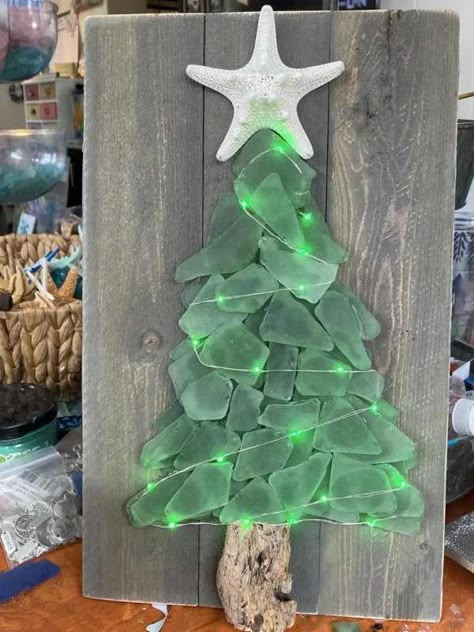 If your summer plans include walking the beach looking for sea glass or you simply pop by your local store for a bag or two so you can make these adorable Christmas trees. There are so many different ways to … Read More... Seaglass Light, Sea Glass Diy, Sea Glass Art Diy, Sea Glass Art Projects, Beach Glass Crafts, Art Coquillage, Sea Crafts, Beach Glass Art, Glass Art Projects