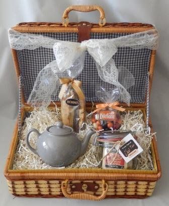 Tea Hamper Gift Basket (Pastel Grey) - http://teacoffeestore.com/tea-hamper-gift-basket-pastel-grey/ Tea Basket Gift Ideas, Tea Gift Basket, Present Basket, Tea Basket, Cookie Gift Baskets, Hamper Gift Basket, Hamper Ideas, Spiced Chai, Coffee Gift Basket