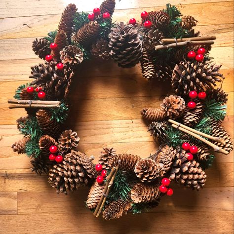 Braided Twine With Pine, Cinnamon, Holly, And Pine Cone Decorations. 20 Inches Large. Excellent Condition. Christmas Pine Cone Decorations, Pine Cones Christmas Decorations, Pine Christmas Decor, Pine Cone Christmas Crafts, Pinecones Ideas, Pine Cone Decor, Pinecone Art, Pine Cone Christmas Decorations, Pine Cone Tree